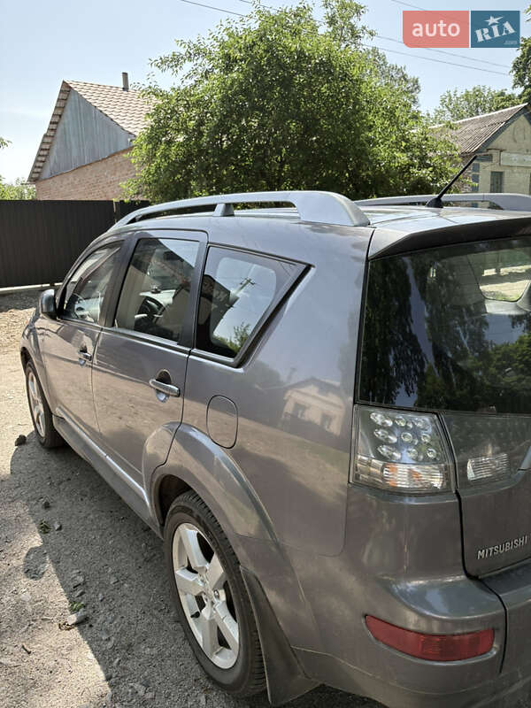 Внедорожник / Кроссовер Mitsubishi Outlander XL 2009 в Новомиргороде