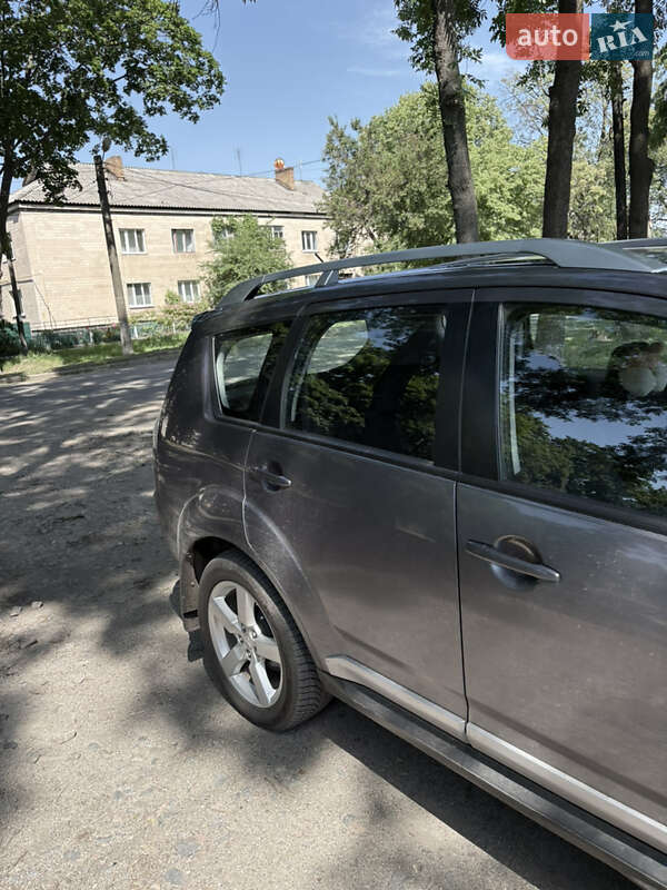 Внедорожник / Кроссовер Mitsubishi Outlander XL 2009 в Новомиргороде
