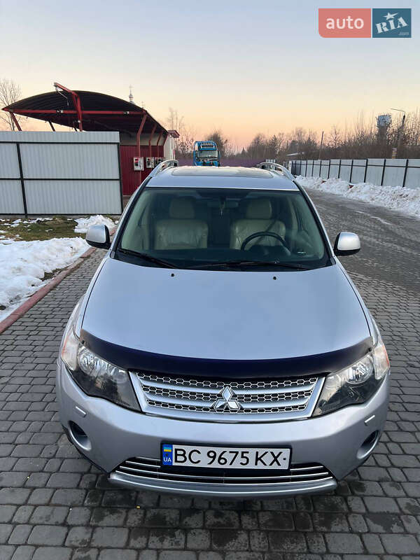Внедорожник / Кроссовер Mitsubishi Outlander XL 2008 в Новом Роздоле