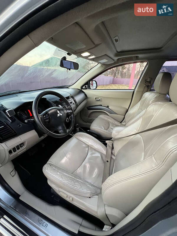 Внедорожник / Кроссовер Mitsubishi Outlander XL 2008 в Новом Роздоле