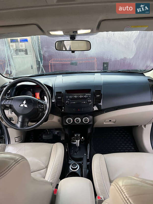 Внедорожник / Кроссовер Mitsubishi Outlander XL 2008 в Новом Роздоле