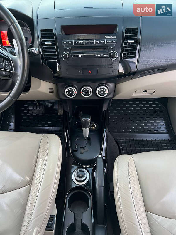 Внедорожник / Кроссовер Mitsubishi Outlander XL 2008 в Новом Роздоле