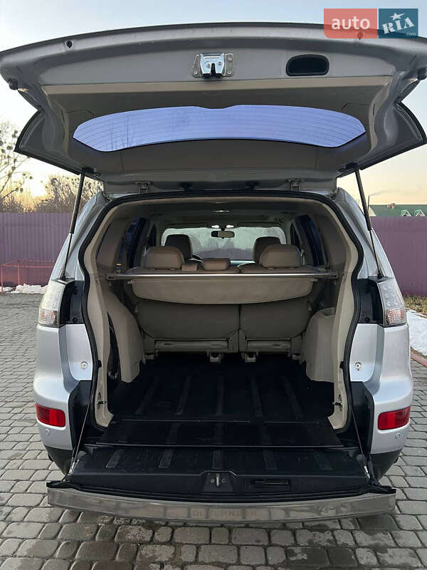 Внедорожник / Кроссовер Mitsubishi Outlander XL 2008 в Новом Роздоле