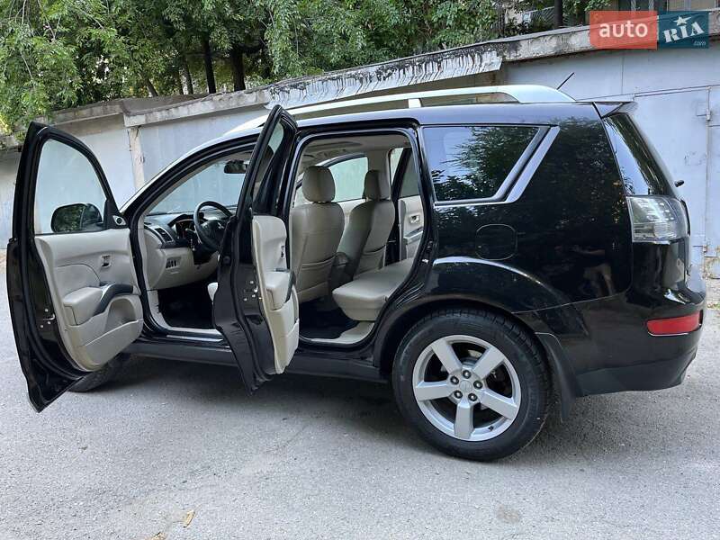 Внедорожник / Кроссовер Mitsubishi Outlander XL 2007 в Одессе