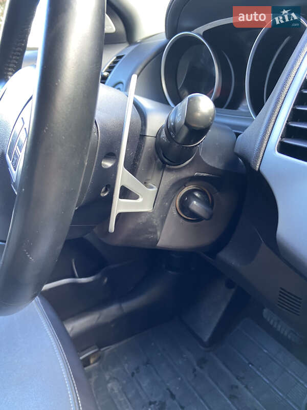 Внедорожник / Кроссовер Mitsubishi Outlander XL 2011 в Дрогобыче