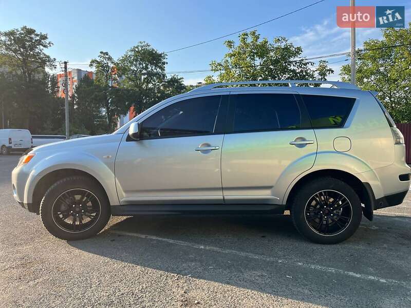 Внедорожник / Кроссовер Mitsubishi Outlander XL 2008 в Львове