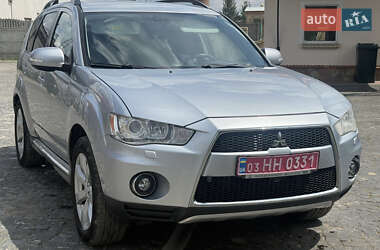 Позашляховик / Кросовер Mitsubishi Outlander XL 2011 в Золочеві