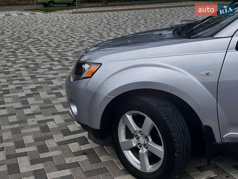 Внедорожник / Кроссовер Mitsubishi Outlander XL 2008 в Каневе