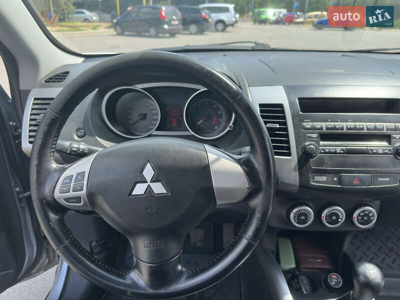 Внедорожник / Кроссовер Mitsubishi Outlander XL 2008 в Каневе