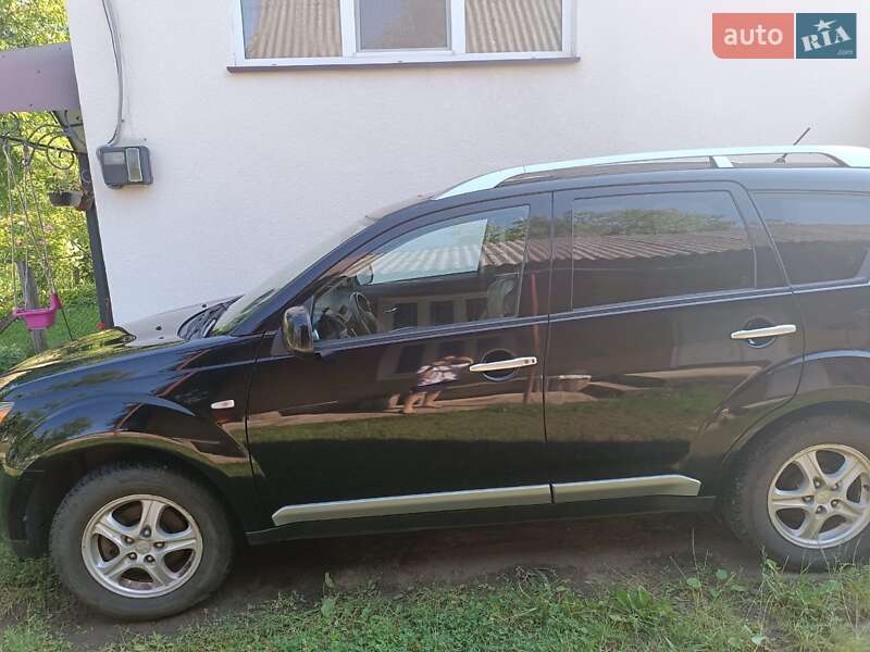 Внедорожник / Кроссовер Mitsubishi Outlander XL 2008 в Тячеве