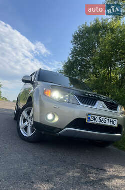 Внедорожник / Кроссовер Mitsubishi Outlander XL 2008 в Вараше