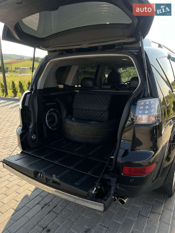 Внедорожник / Кроссовер Mitsubishi Outlander XL 2008 в Львове