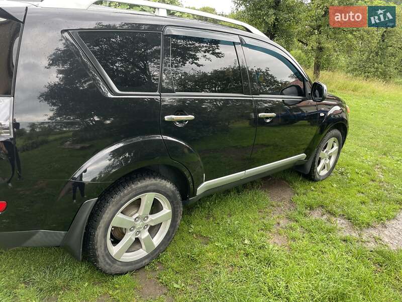 Внедорожник / Кроссовер Mitsubishi Outlander XL 2007 в Долине