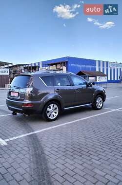 Внедорожник / Кроссовер Mitsubishi Outlander XL 2010 в 