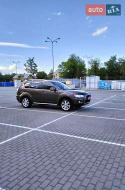 Внедорожник / Кроссовер Mitsubishi Outlander XL 2010 в 