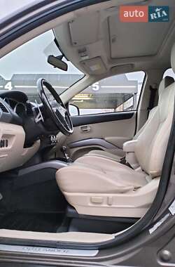 Внедорожник / Кроссовер Mitsubishi Outlander XL 2010 в 