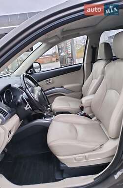 Внедорожник / Кроссовер Mitsubishi Outlander XL 2010 в 