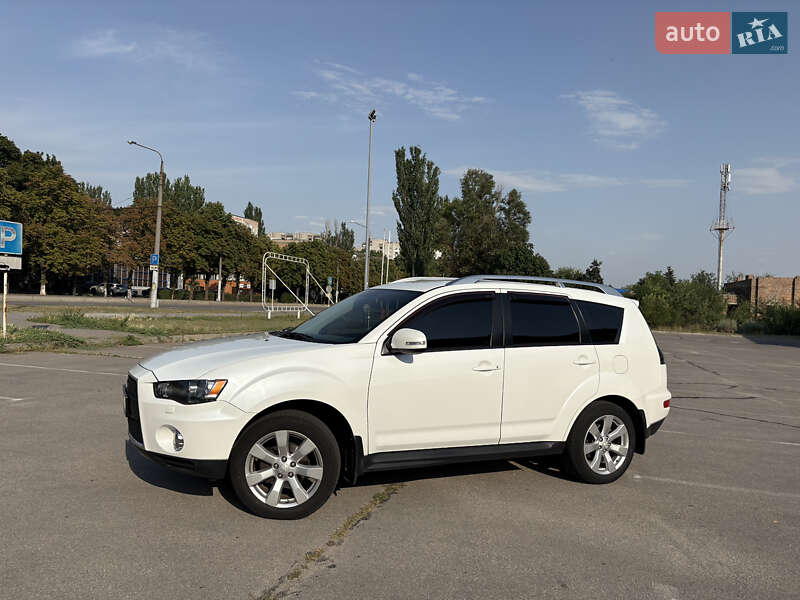Позашляховик / Кросовер Mitsubishi Outlander XL 2010 в Запоріжжі