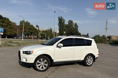 Внедорожник / Кроссовер Mitsubishi Outlander XL 2010 в 