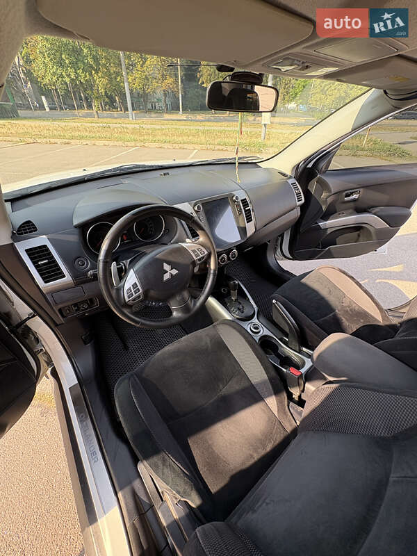 Позашляховик / Кросовер Mitsubishi Outlander XL 2010 в Запоріжжі