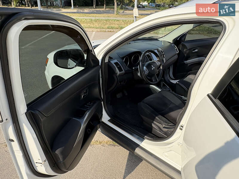 Позашляховик / Кросовер Mitsubishi Outlander XL 2010 в Запоріжжі