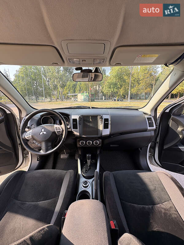 Позашляховик / Кросовер Mitsubishi Outlander XL 2010 в Запоріжжі