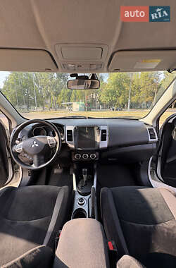 Внедорожник / Кроссовер Mitsubishi Outlander XL 2010 в 