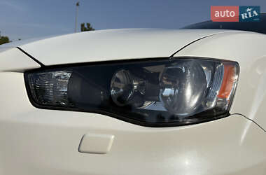 Внедорожник / Кроссовер Mitsubishi Outlander XL 2010 в 