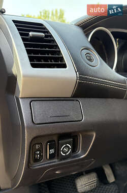 Внедорожник / Кроссовер Mitsubishi Outlander XL 2010 в 