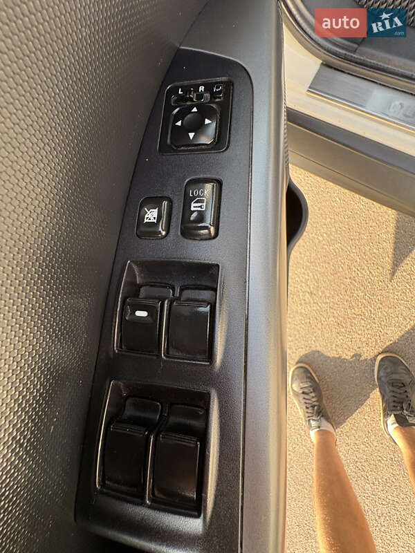 Позашляховик / Кросовер Mitsubishi Outlander XL 2010 в Запоріжжі