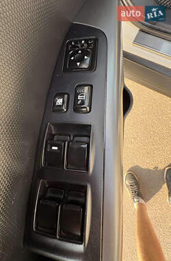 Внедорожник / Кроссовер Mitsubishi Outlander XL 2010 в 
