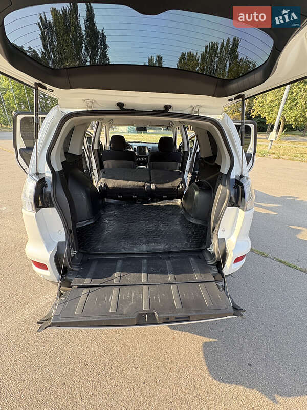Позашляховик / Кросовер Mitsubishi Outlander XL 2010 в Запоріжжі