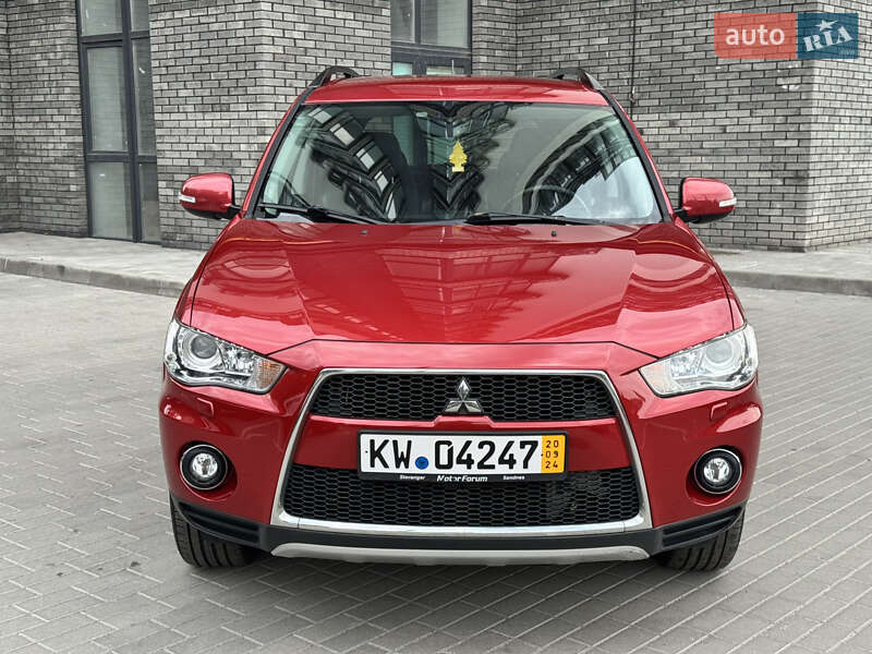 Позашляховик / Кросовер Mitsubishi Outlander XL 2011 в Житомирі