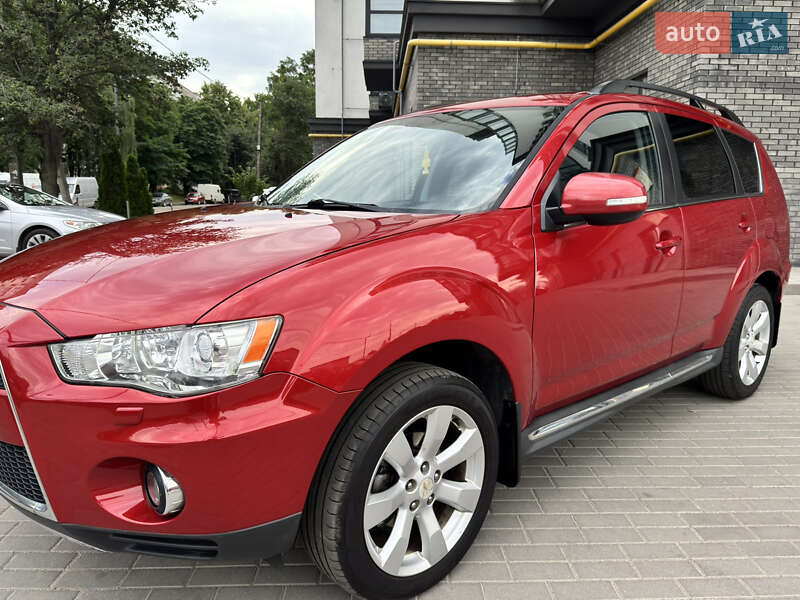 Позашляховик / Кросовер Mitsubishi Outlander XL 2011 в Житомирі