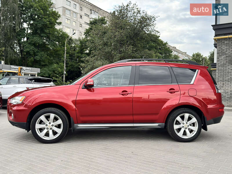 Позашляховик / Кросовер Mitsubishi Outlander XL 2011 в Житомирі