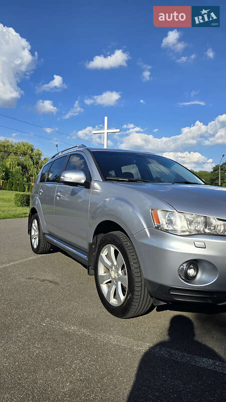 Mitsubishi Outlander XL 2010
