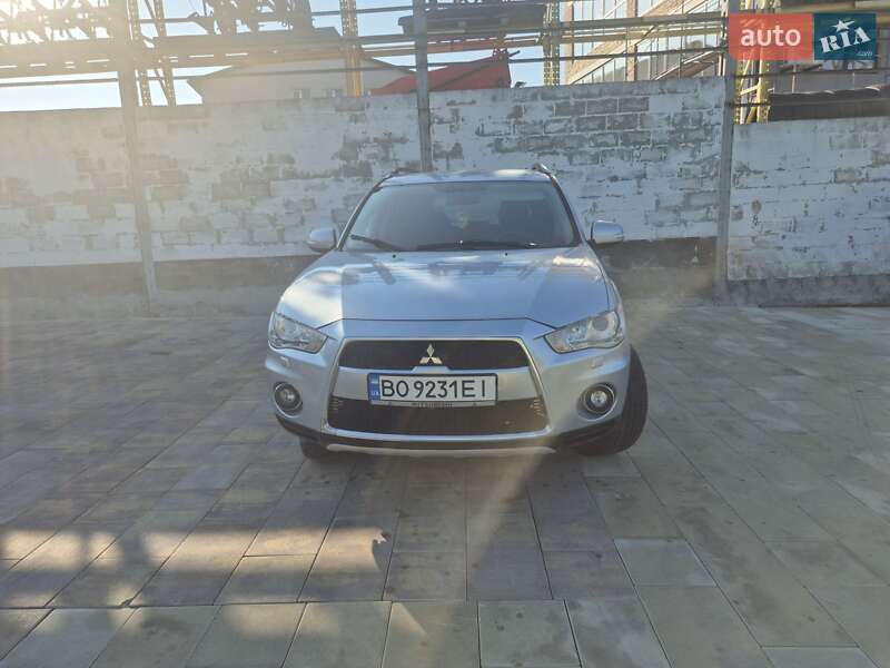 Внедорожник / Кроссовер Mitsubishi Outlander XL 2010 в Тернополе