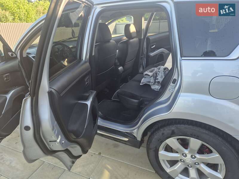 Внедорожник / Кроссовер Mitsubishi Outlander XL 2010 в Тернополе