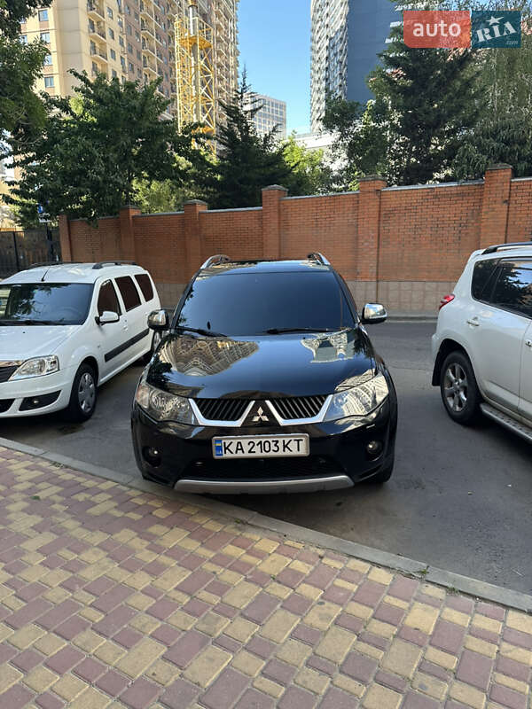 Внедорожник / Кроссовер Mitsubishi Outlander XL 2008 в Одессе
