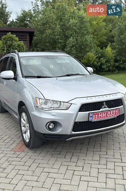 Позашляховик / Кросовер Mitsubishi Outlander XL 2011 в Золочеві