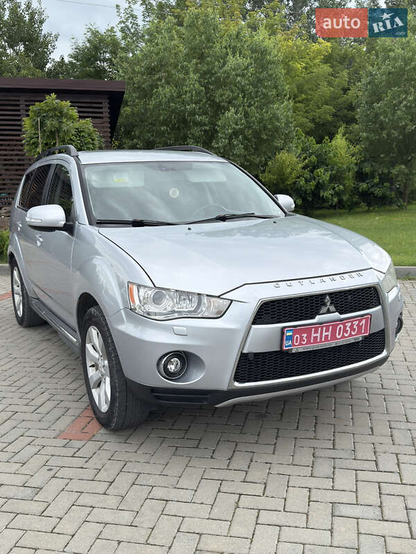 Mitsubishi Outlander XL 2011