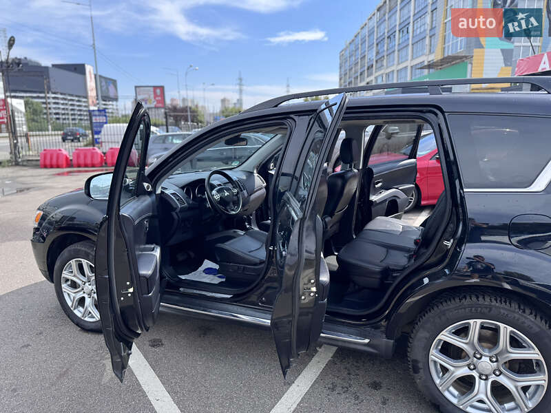 Внедорожник / Кроссовер Mitsubishi Outlander XL 2010 в Киеве