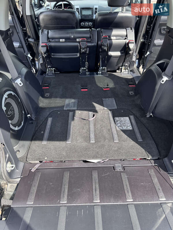 Внедорожник / Кроссовер Mitsubishi Outlander XL 2010 в Киеве