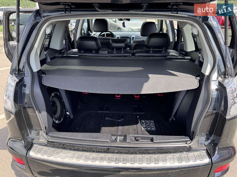 Внедорожник / Кроссовер Mitsubishi Outlander XL 2010 в Киеве