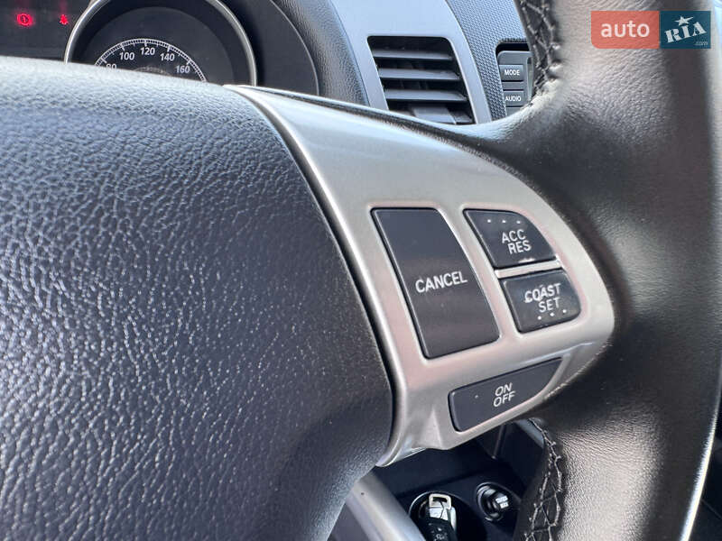 Внедорожник / Кроссовер Mitsubishi Outlander XL 2010 в Киеве