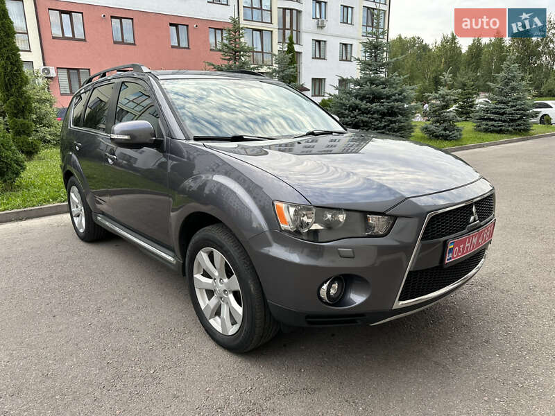 Внедорожник / Кроссовер Mitsubishi Outlander XL 2011 в 