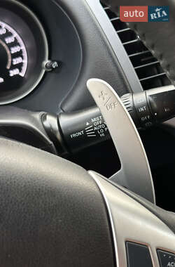 Внедорожник / Кроссовер Mitsubishi Outlander XL 2011 в 