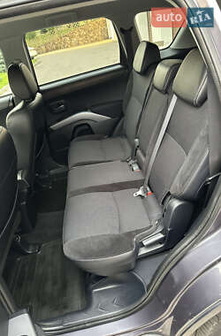 Внедорожник / Кроссовер Mitsubishi Outlander XL 2011 в 