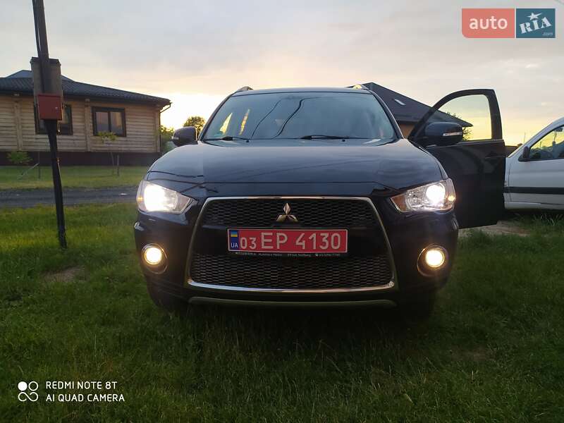 Внедорожник / Кроссовер Mitsubishi Outlander XL 2012 в Луцке