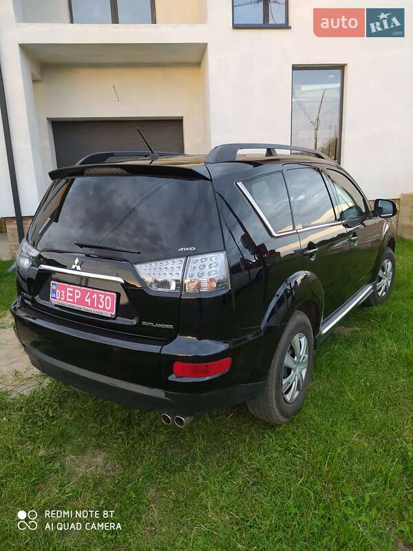 Внедорожник / Кроссовер Mitsubishi Outlander XL 2012 в Луцке